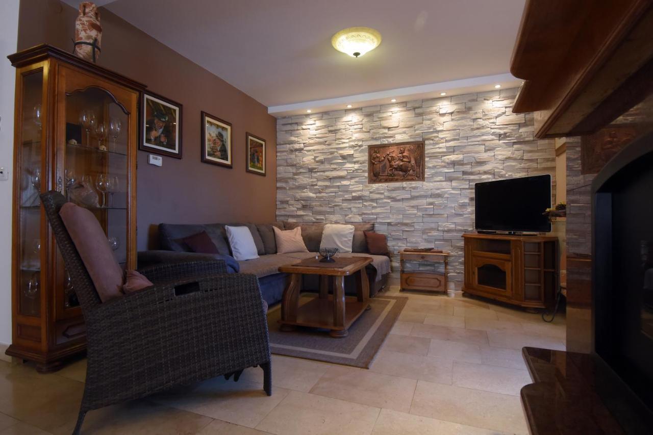 Gallery Premium 99 Near Ammphiteatre With Garage 5 Days And More Gratis Appartement Pula Buitenkant foto