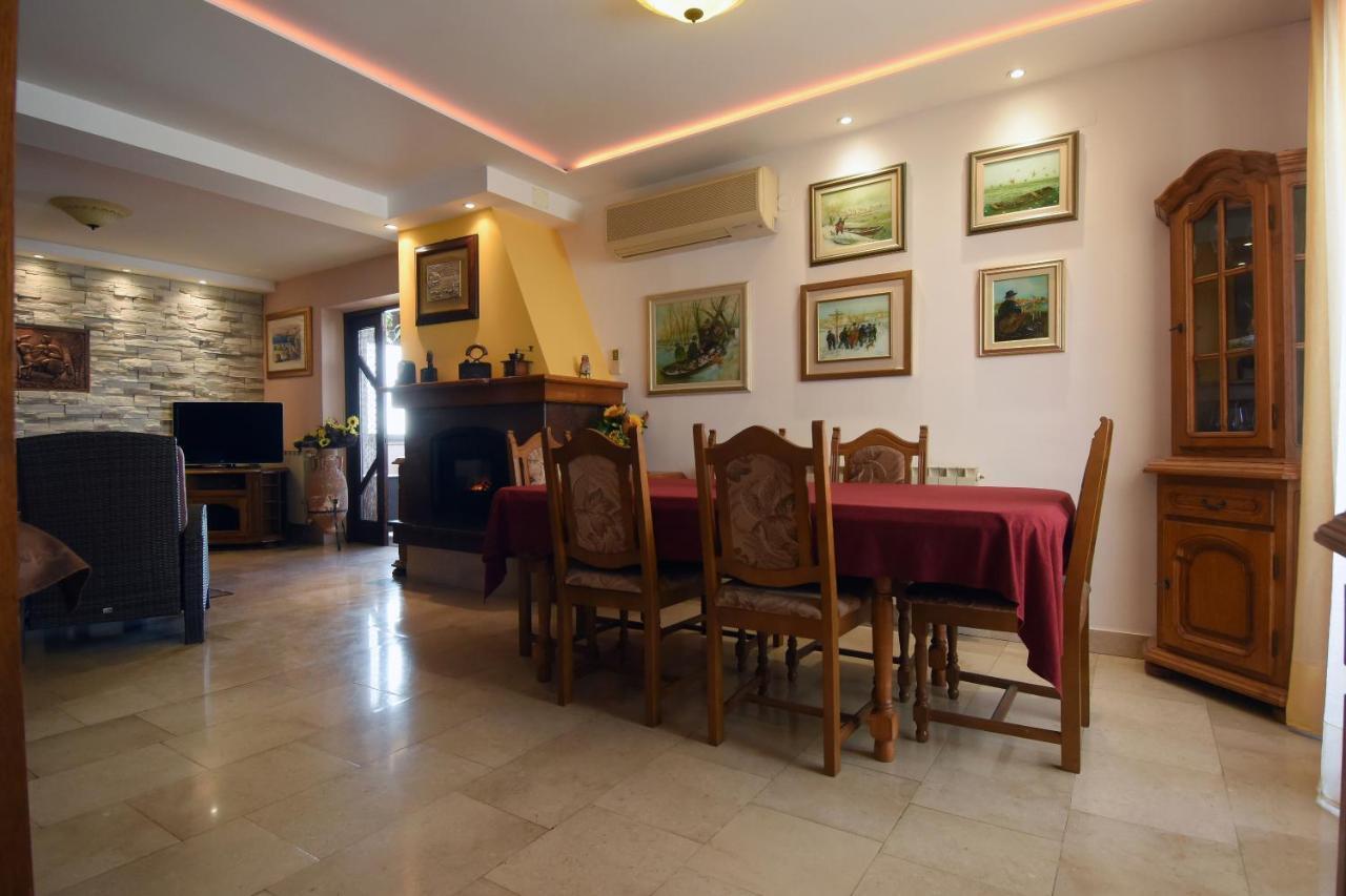 Gallery Premium 99 Near Ammphiteatre With Garage 5 Days And More Gratis Appartement Pula Buitenkant foto